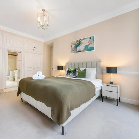 Spectacular 3 Bed In Berkeley Sq Mayfair Apartment