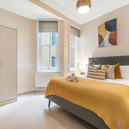 Spectacular 3 Bed In Berkeley Sq Mayfair *