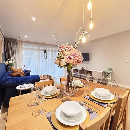 Apartment Canary Wharf, Sleeps 4, Fast Wifi, Gym, Prime Location