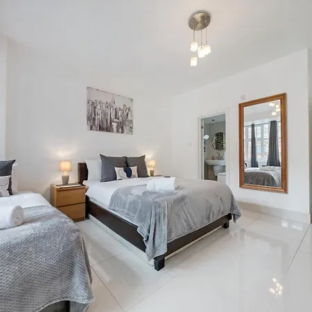 2bd Flat Opp Harrods - Sleeps 5 London