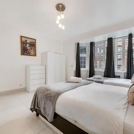 2bd Flat Opp Harrods - Sleeps 5 *