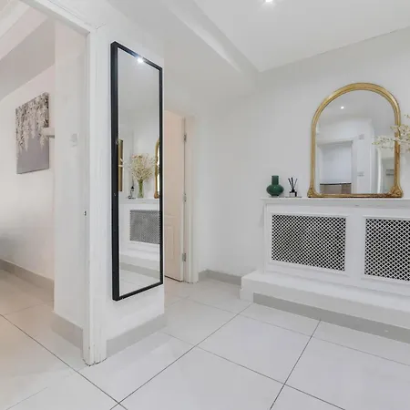 Apartment 2bd Flat Opp Harrods - Sleeps 5 *