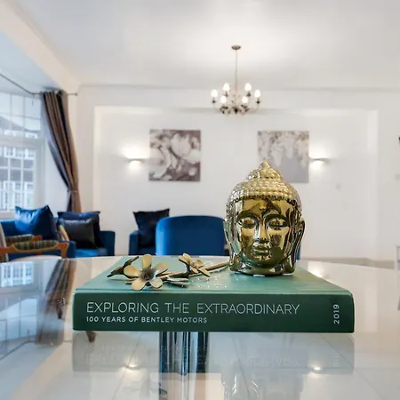 2bd Flat Opp Harrods - Sleeps 5 *