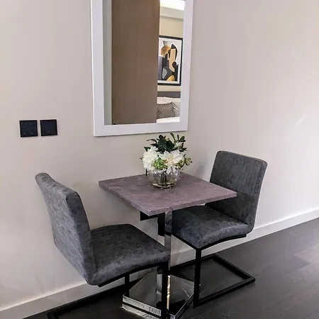 Soho Mandarin Apartment *