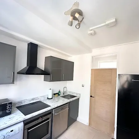 2 Bed Near Nine Elms Station * London