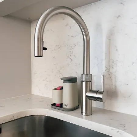 Luxe Penthouse Retreat: With Free Parking! *