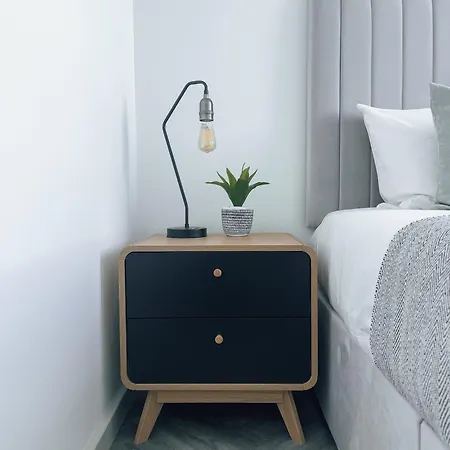 Apartment Luxe Penthouse Retreat: With Free Parking! Brentford