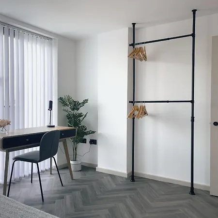 Apartment Luxe Penthouse Retreat: With Free Parking! *