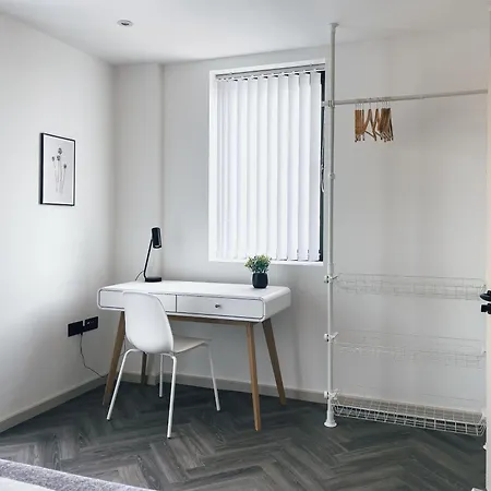 Luxe Penthouse Retreat: With Free Parking!