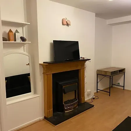 Apartment Entire Flat With A Big Living-room, Bedroom, Kitchen, And Bathroom London