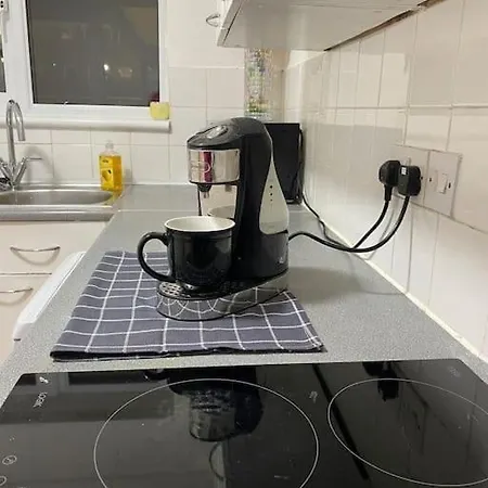 Entire Flat With A Big Living-room, Bedroom, Kitchen, And Bathroom London