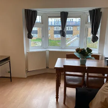 Apartment Entire Flat With A Big Living-room, Bedroom, Kitchen, And Bathroom *