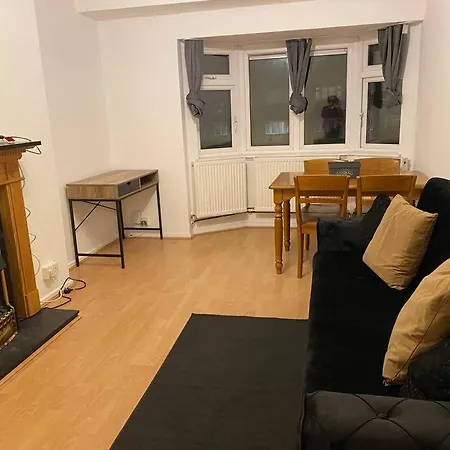 Entire Flat With A Big Living-room, Bedroom, Kitchen, And Bathroom Apartment