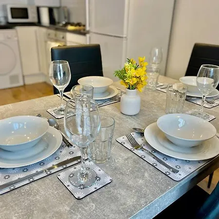 Holiday home Stylish Cosy 2 Bed With Free Parking Ilford