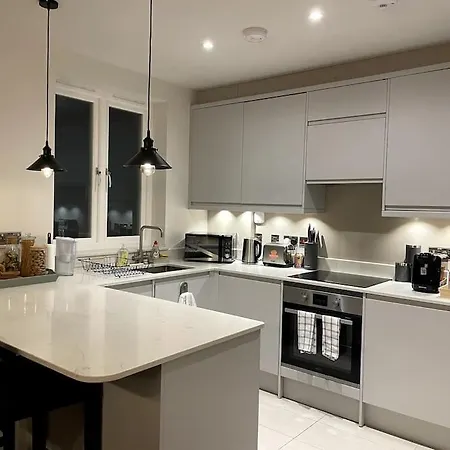 Southgate 2bed Apartment London