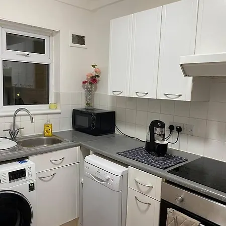Apartment Entire Flat With A Big Living-room, Bedroom, Kitchen, And Bathroom