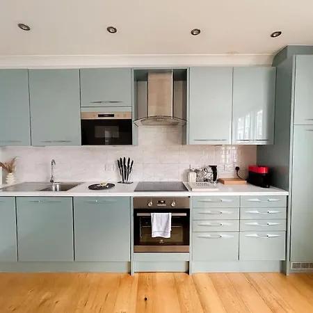 Charming One Bedroom Flat On Portobello Road * Londres