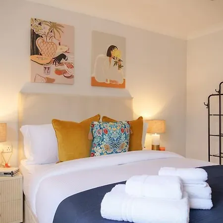 Charming One Bedroom Flat On Portobello Road London