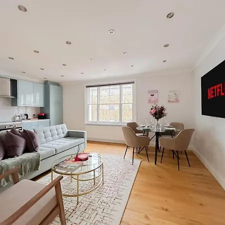 Charming One Bedroom Flat On Portobello Road Apartment London
