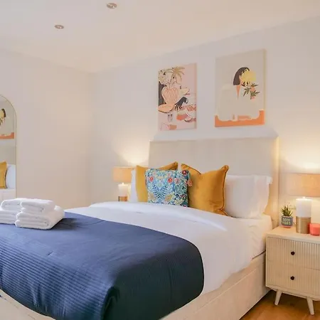 Charming One Bedroom Flat On Portobello Road Apartment *
