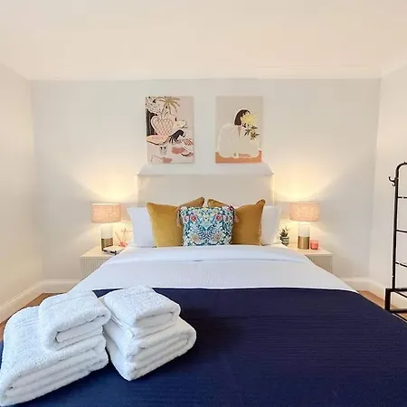 Charming One Bedroom Flat On Portobello Road *