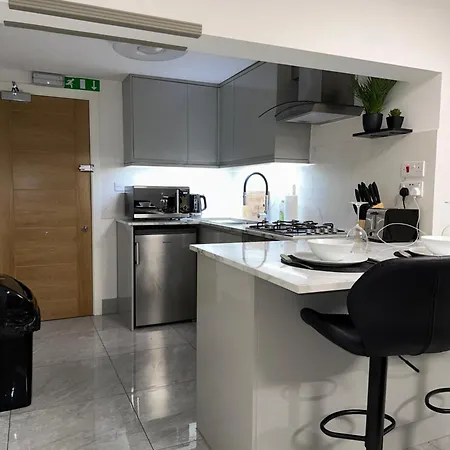 Stylish Entire 2bed Apartment *