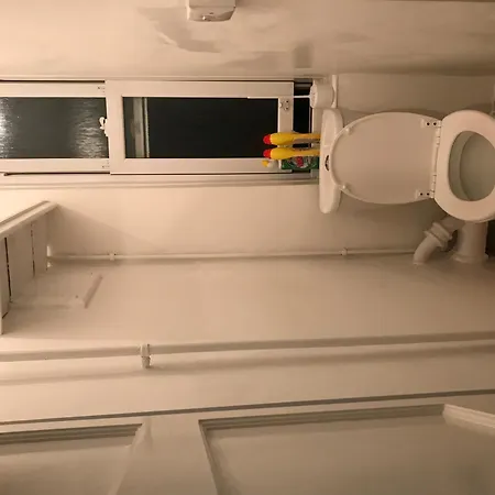 Charming 3-bed Flat In Apartment *