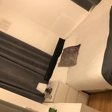 Apartment Charming 3-bed Flat In