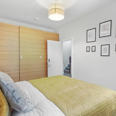 Windsor House Near The Park Homestay Hendon