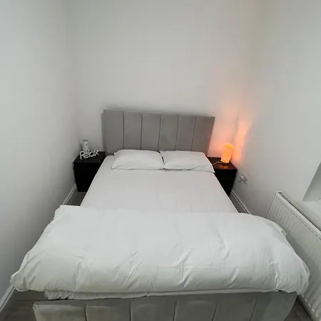 Apartment F4 Luxury One Bed With Parking