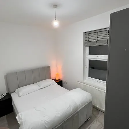 Apartment F4 Luxury One Bed With Parking