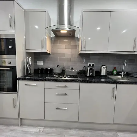 F4 Luxury One Bed With Parking * Ilford