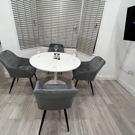 Apartment F4 Luxury One Bed With Parking *