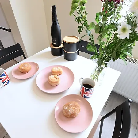Spacious 5 Bedroom House Next To Tottenham Stadium Appartement