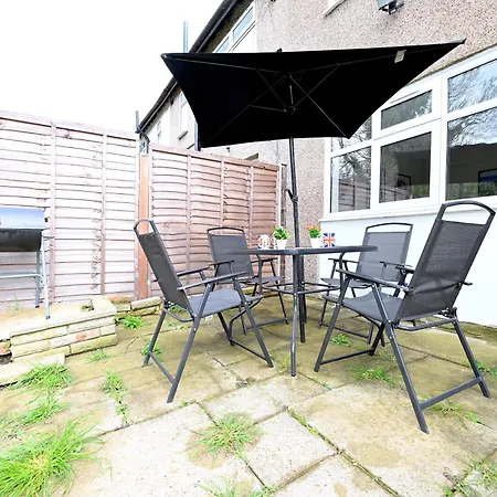 Spacious 5 Bedroom House Next To Tottenham Stadium *