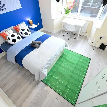 Spacious 5 Bedroom House Next To Tottenham Stadium * Londres