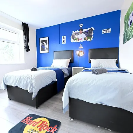 Spacious 5 Bedroom House Next To Tottenham Stadium