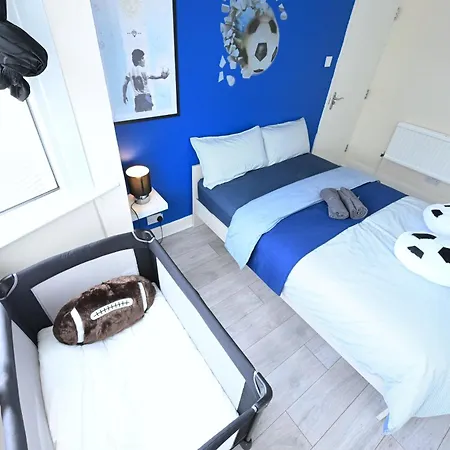 Spacious 5 Bedroom House Next To Tottenham Stadium