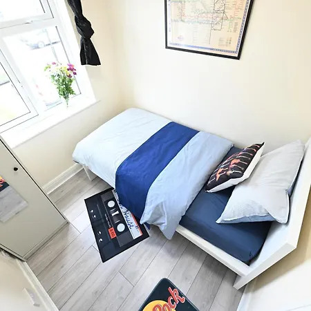Spacious 5 Bedroom House Next To Tottenham Stadium Apartment London