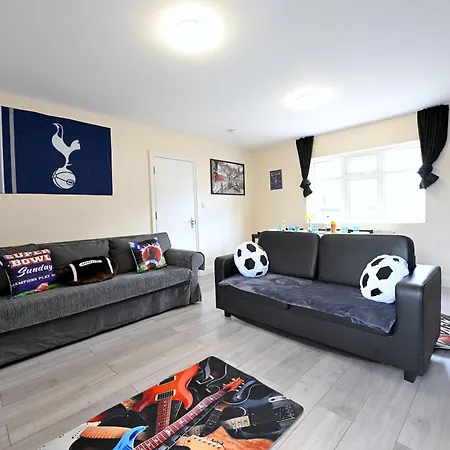 Spacious 5 Bedroom House Next To Tottenham Stadium Londres