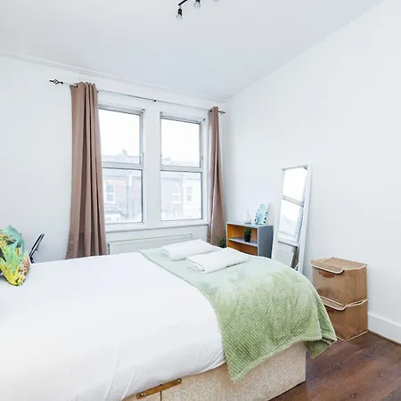 Stylish 2 Bed Near Notting Hill Appartement