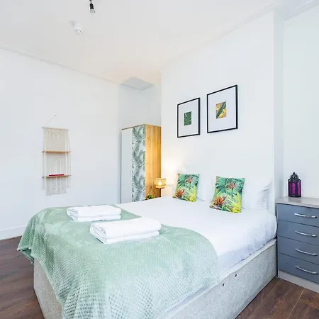 Stylish 2 Bed Near Notting Hill * Londres