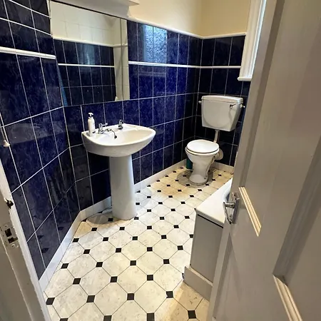 Double Bedroom In Homestay London