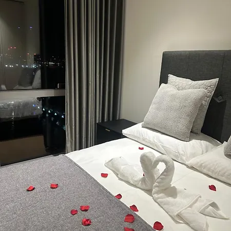 Luxury - 2 Minute Walk From The O2 Arena *