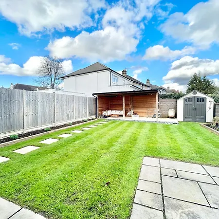 Stonegrove Luxury House London Free Off Street Parking And Evc Port Edgware