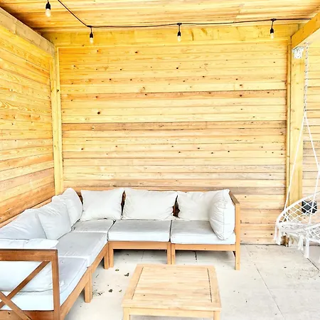 Stonegrove Luxury House London Free Off Street Parking And Evc Port Holiday home *