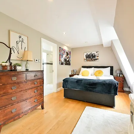 Magnificent 2 Bed Hyde Park Mews House Apartment