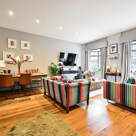 Magnificent 2 Bed Hyde Park Mews House Apartment London