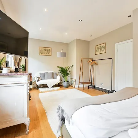 Magnificent 2 Bed Hyde Park Mews House