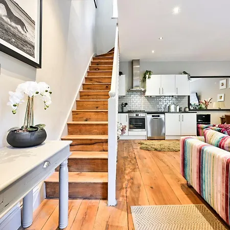 Magnificent 2 Bed Hyde Park Mews House Apartment *